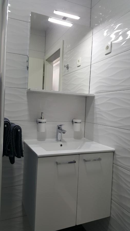 Grey House Apartment Makarska Ngoại thất bức ảnh