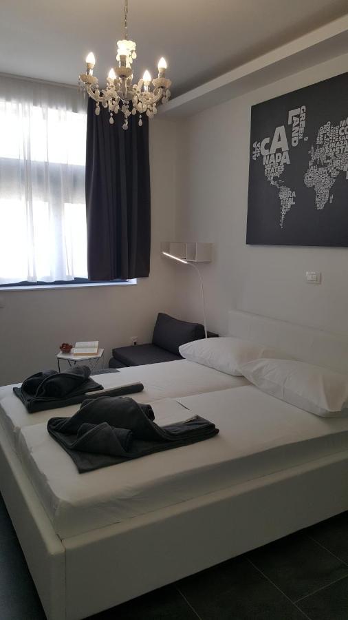 Grey House Apartment Makarska Ngoại thất bức ảnh