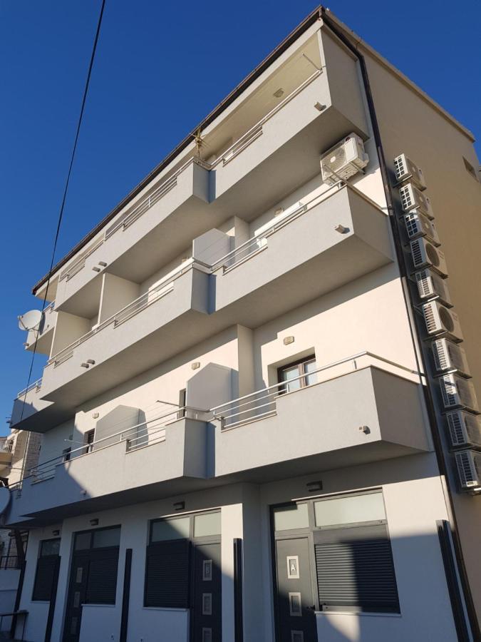 Grey House Apartment Makarska Ngoại thất bức ảnh