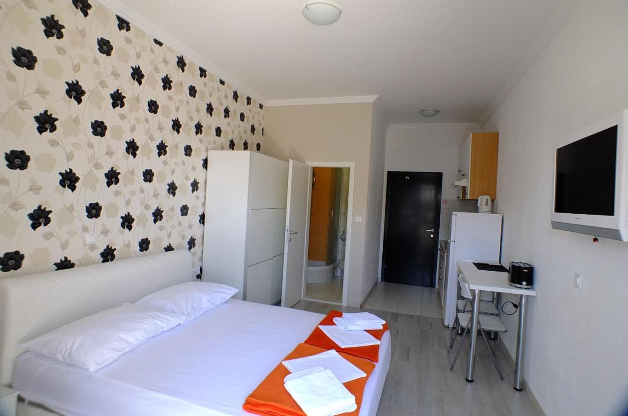 Grey House Apartment Makarska Ngoại thất bức ảnh