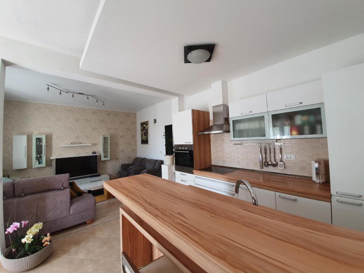 Grey House Apartment Makarska Ngoại thất bức ảnh