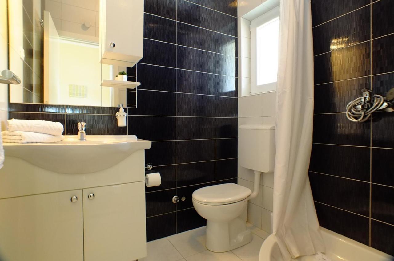 Grey House Apartment Makarska Ngoại thất bức ảnh