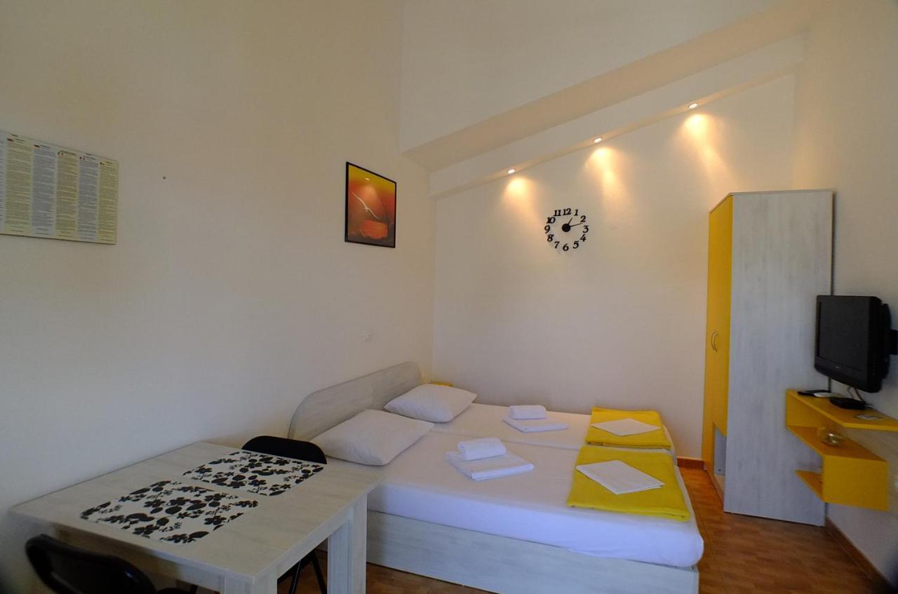 Grey House Apartment Makarska Ngoại thất bức ảnh