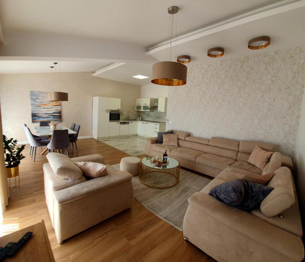 Grey House Apartment Makarska Ngoại thất bức ảnh