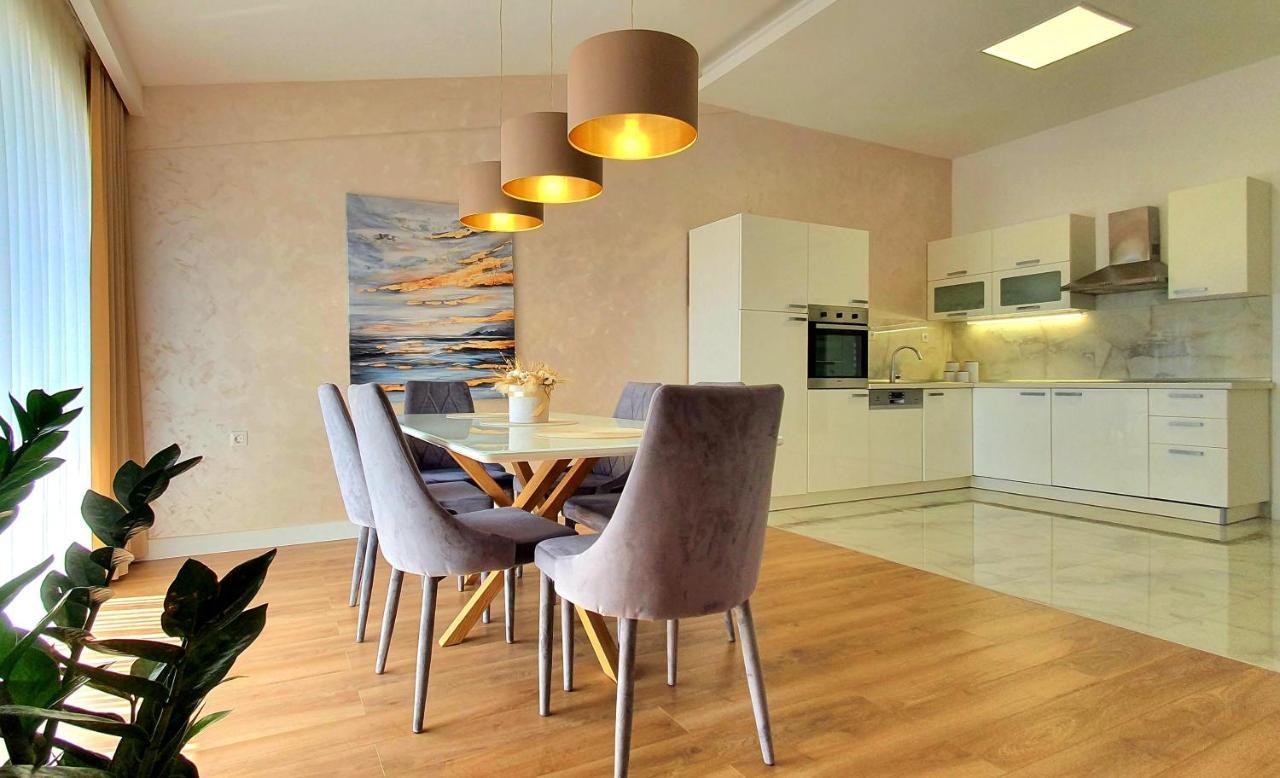 Grey House Apartment Makarska Ngoại thất bức ảnh