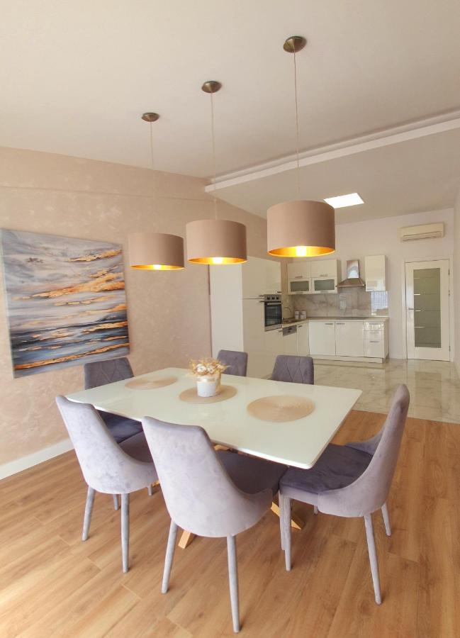 Grey House Apartment Makarska Ngoại thất bức ảnh