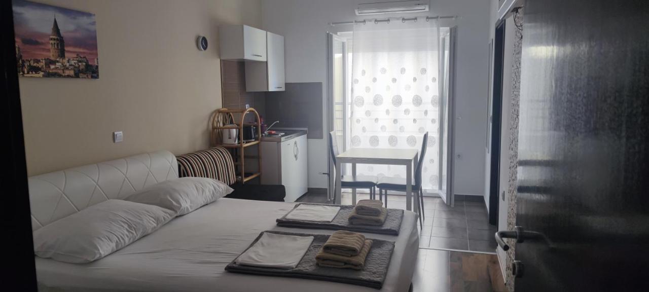 Grey House Apartment Makarska Ngoại thất bức ảnh